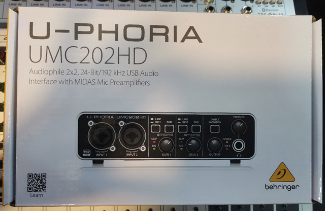 BEHRINGER UMC202HD SOUND CARD